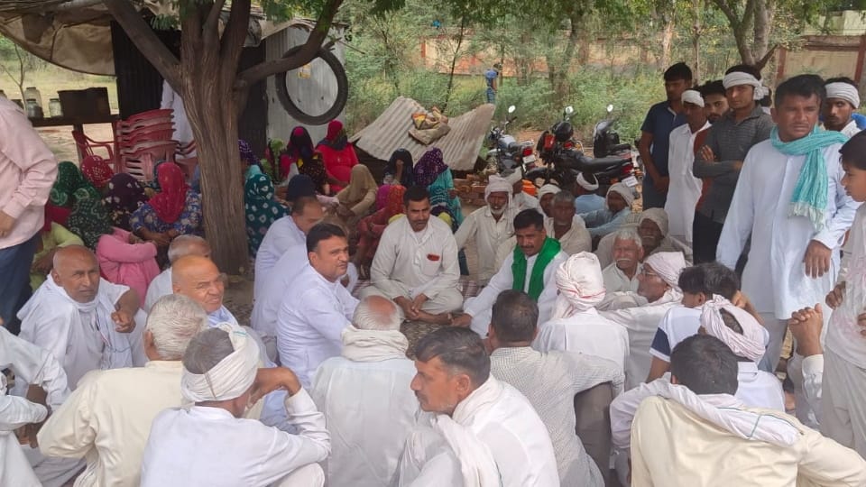 People of five villages staged dharna on toll after death of toll company worker in Hisar 