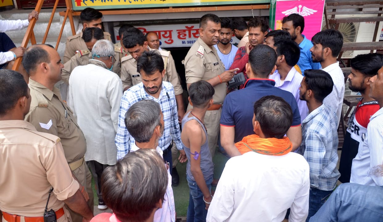 Aligarh: Uproar in private hospital over the death of mother and child