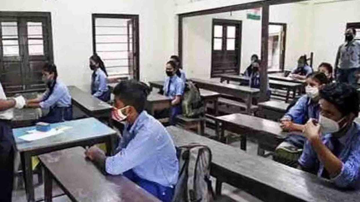 condition of government schools: students of class 8th could not tell the name of Prime Minister and President