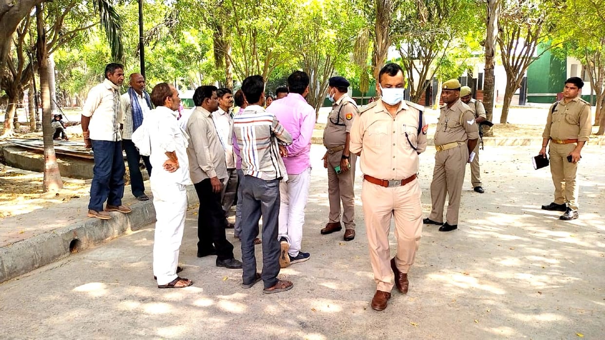Constable commits suicide by shooting himself with government rifle in Etawah