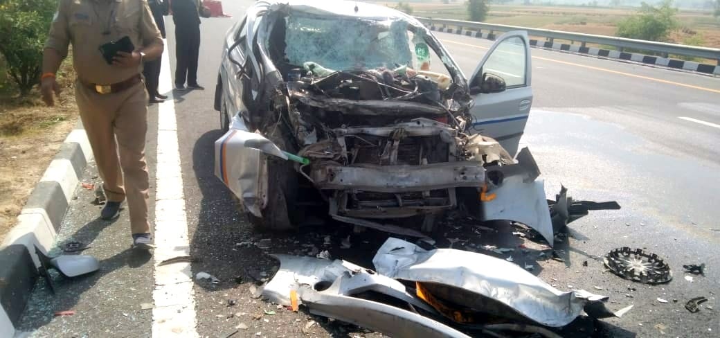 Two died in a horrific road accident in Etawah