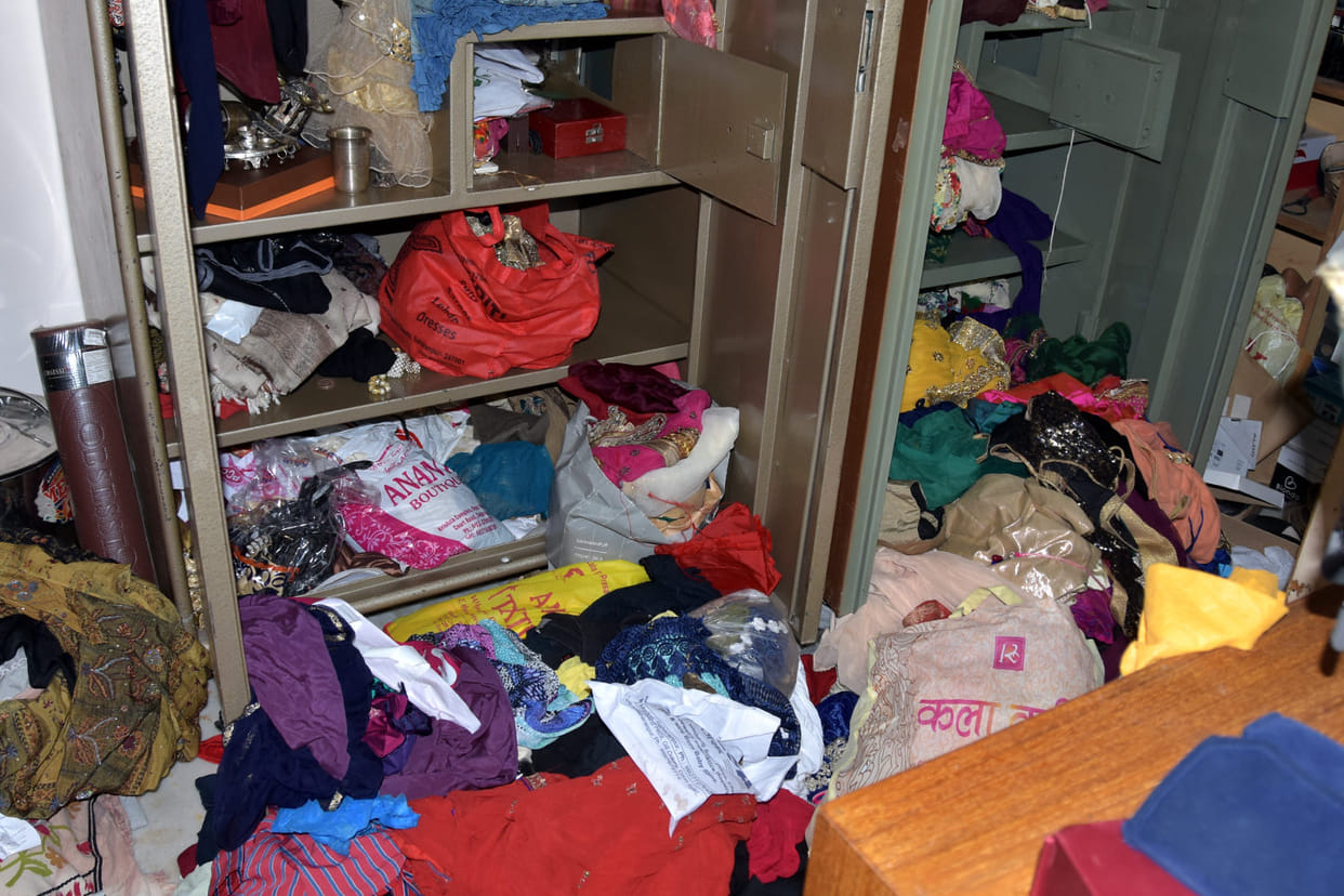 40 lakh stolen from businessman's house