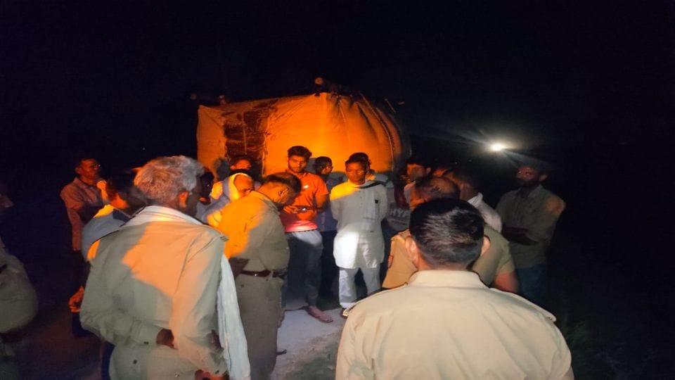 miscreants robbed two farmers in Mathura