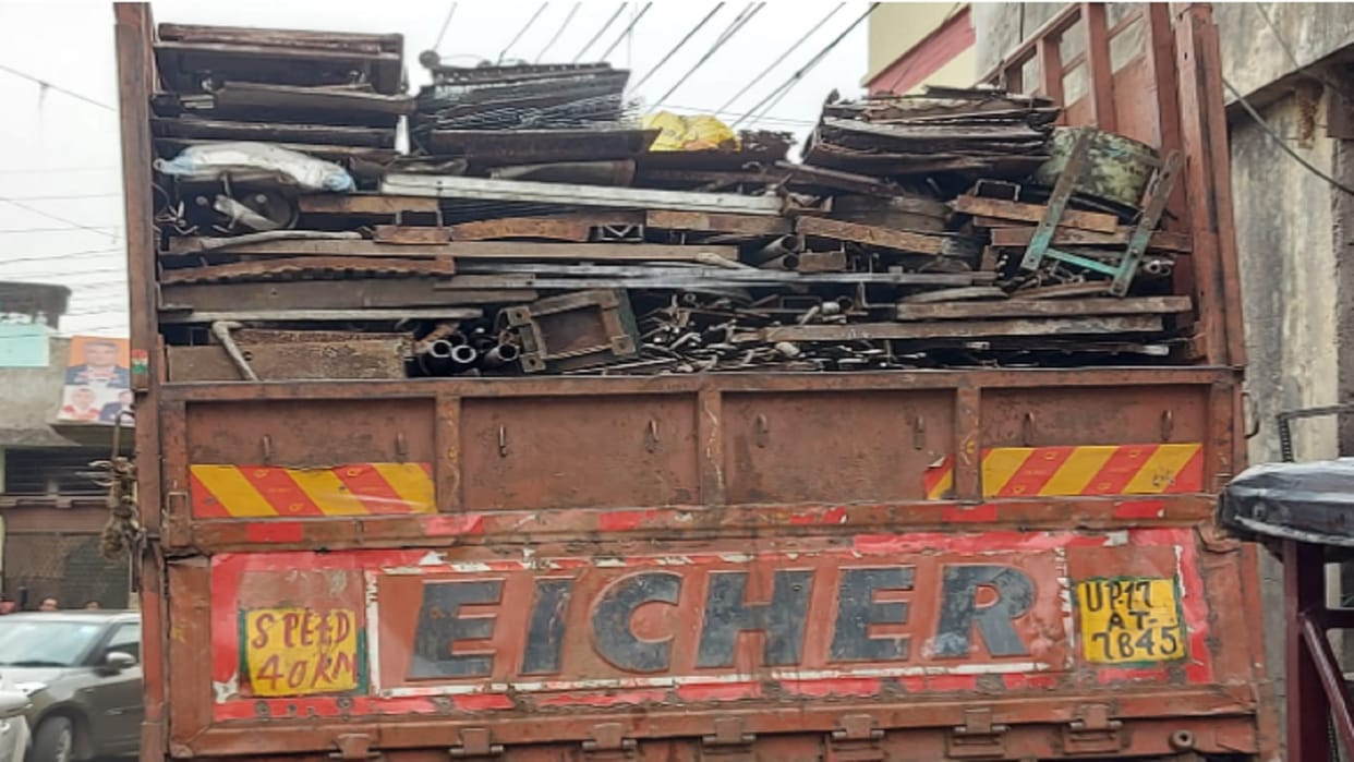 Meerut News: Truck of theft recovered to shop of kabadi by police one youth arrested