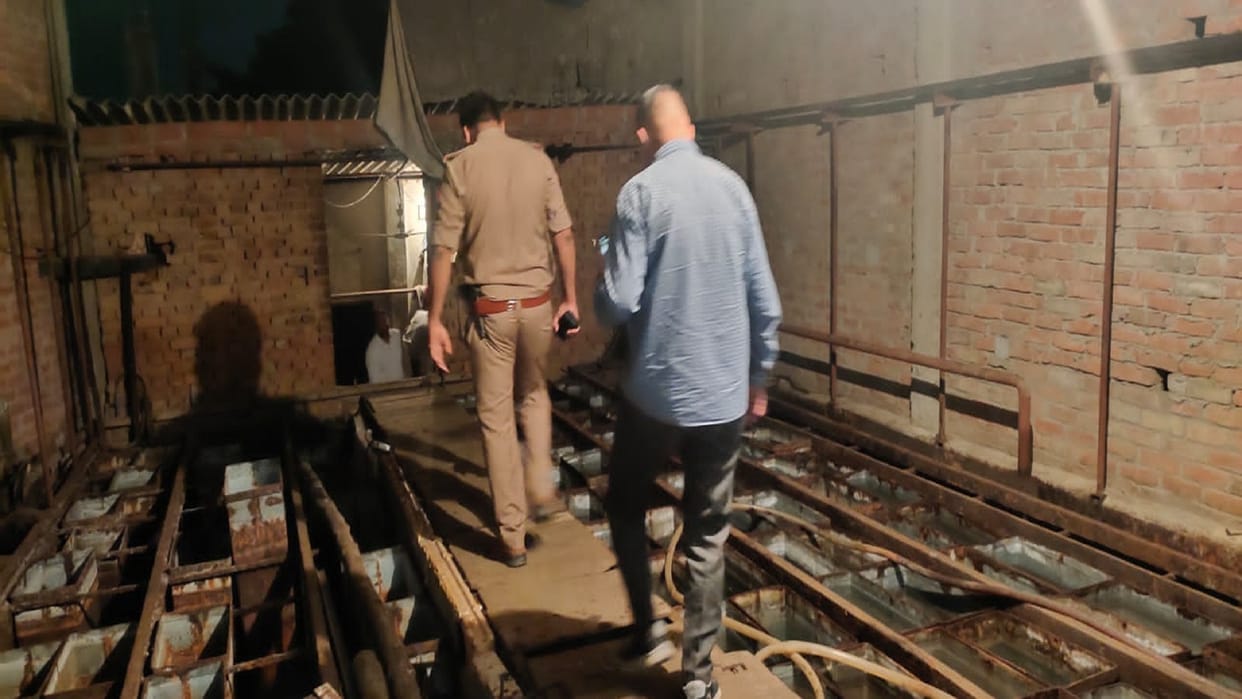 There was a stir in the snow factory located in Naini late night due to gas leak