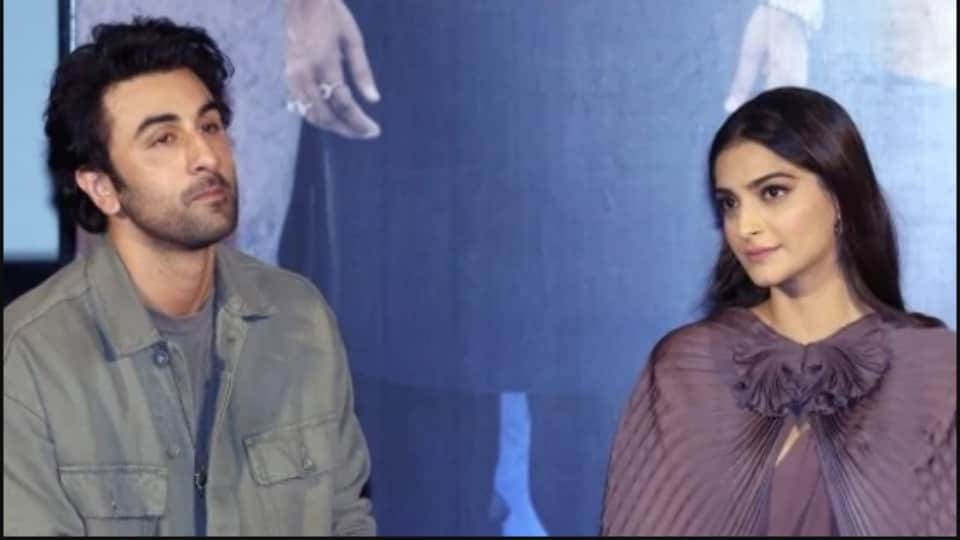 Koffee With Karan 7: Sonam Kapoor made fun of Ranbir Kapoor film Brahmastra watch video here