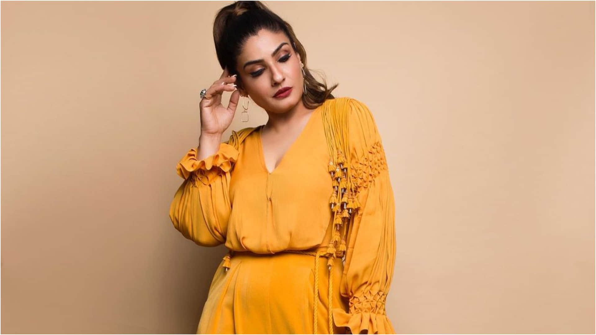 raveena tandon look sunshine gorgeous in yellow outfit