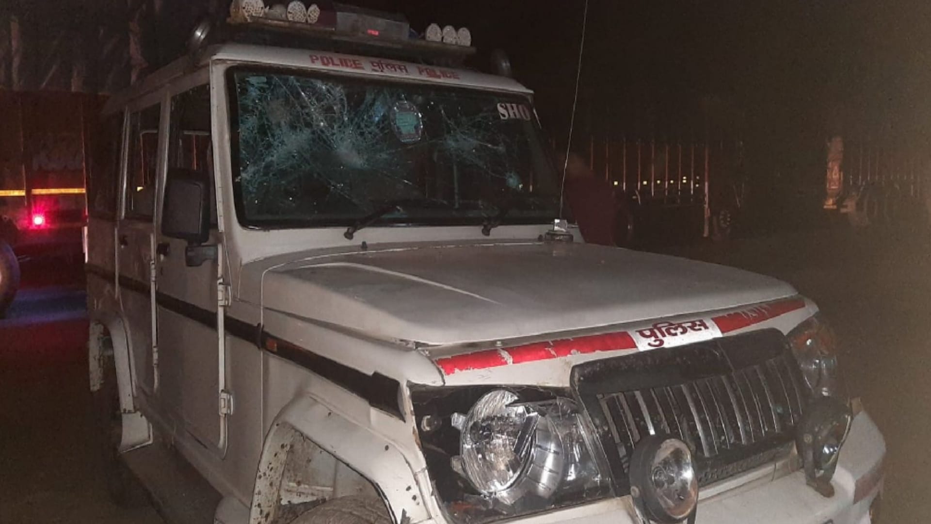Road Accident In Budaun Jam imposed after the death of the youth in the accident Stone pelting on police in protest
