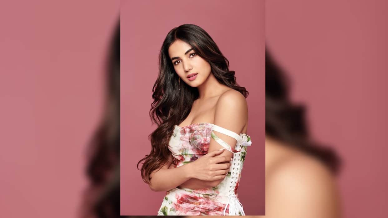 Sonal Chauhan Birthday made debut from film Jannat Will be Seen in Adipurush with prabhas saif ali khan News in Hindi