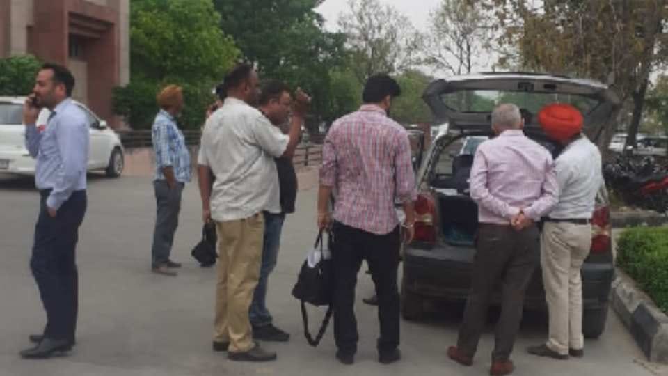 Section officer of PUDA arrested for taking bribe of one lakh rupees