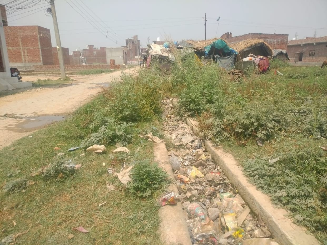 People of Jagriti Nagar troubled by hanging wires, dilapidated roads