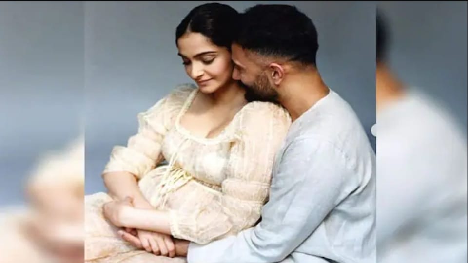 want to look stylish in pregnancy take tips from sonam kapoor to kareena kapoor