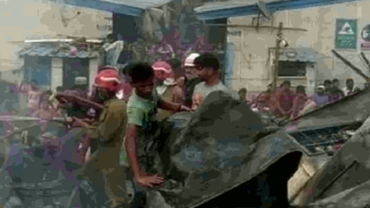 Delhi 50 shanties burnt in Kathputli Colony RL College auditorium also caught fire no casualties