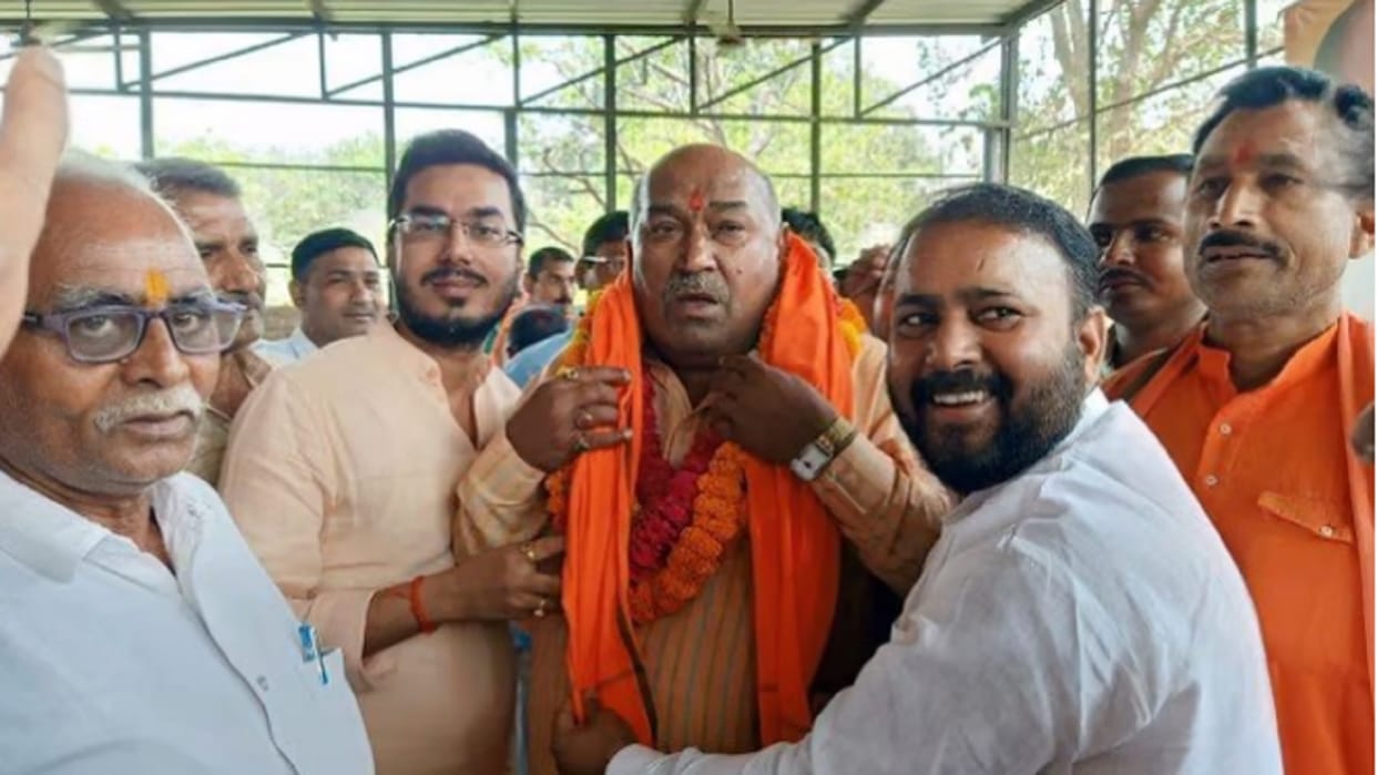UP MLC Chunav Result 2022 MLC Candidate Hariom Pandey Victory From Faizabad Ambedkarnagar Seat Celebration in BJP Party Office News in Hindi