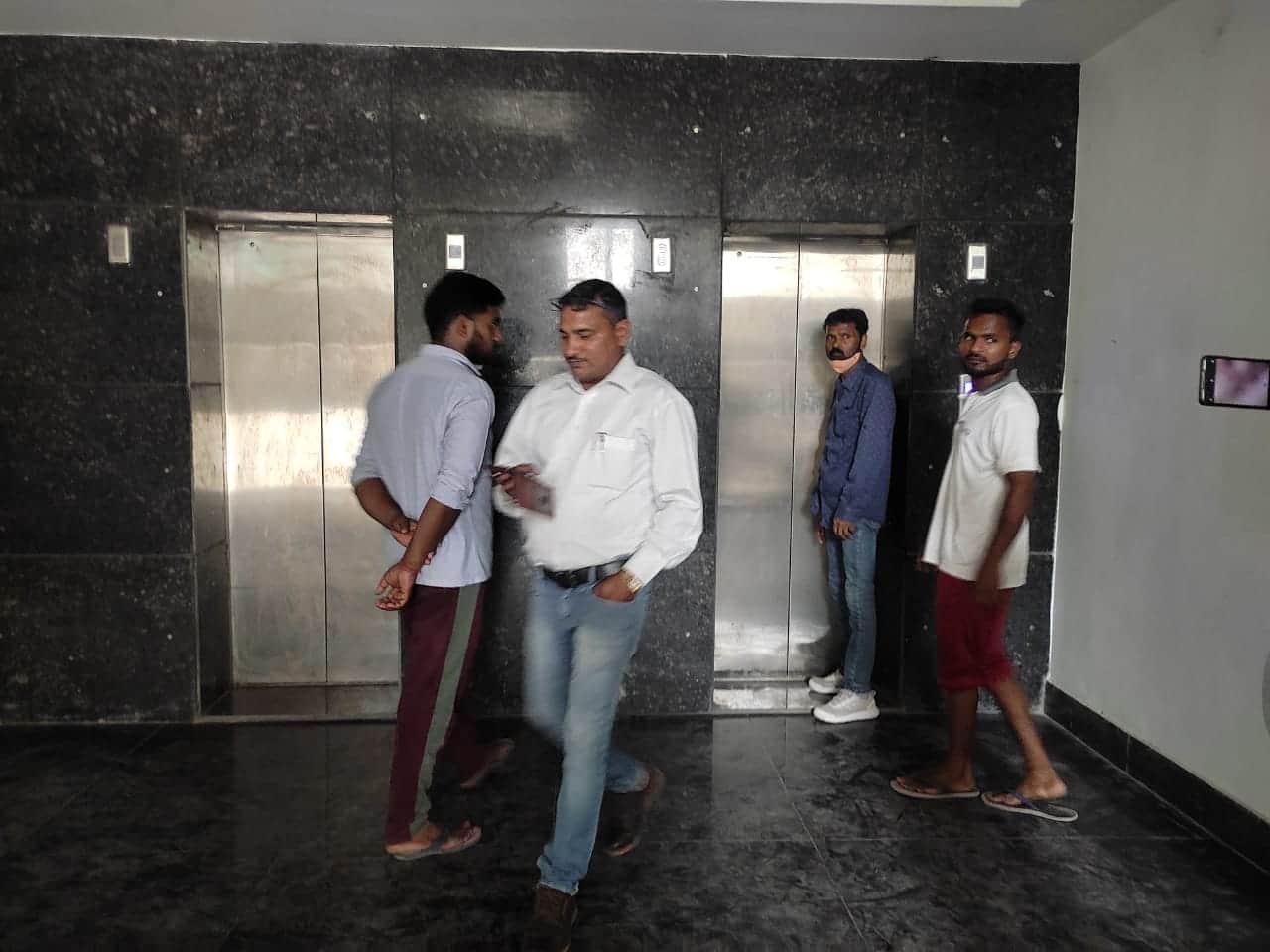 Students stuck in the lift of the Agra University Sanskriti Bhavan for an hour