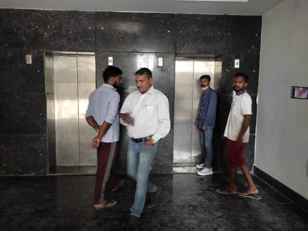 Students stuck in the lift of the Agra University Sanskriti Bhavan for an hour
