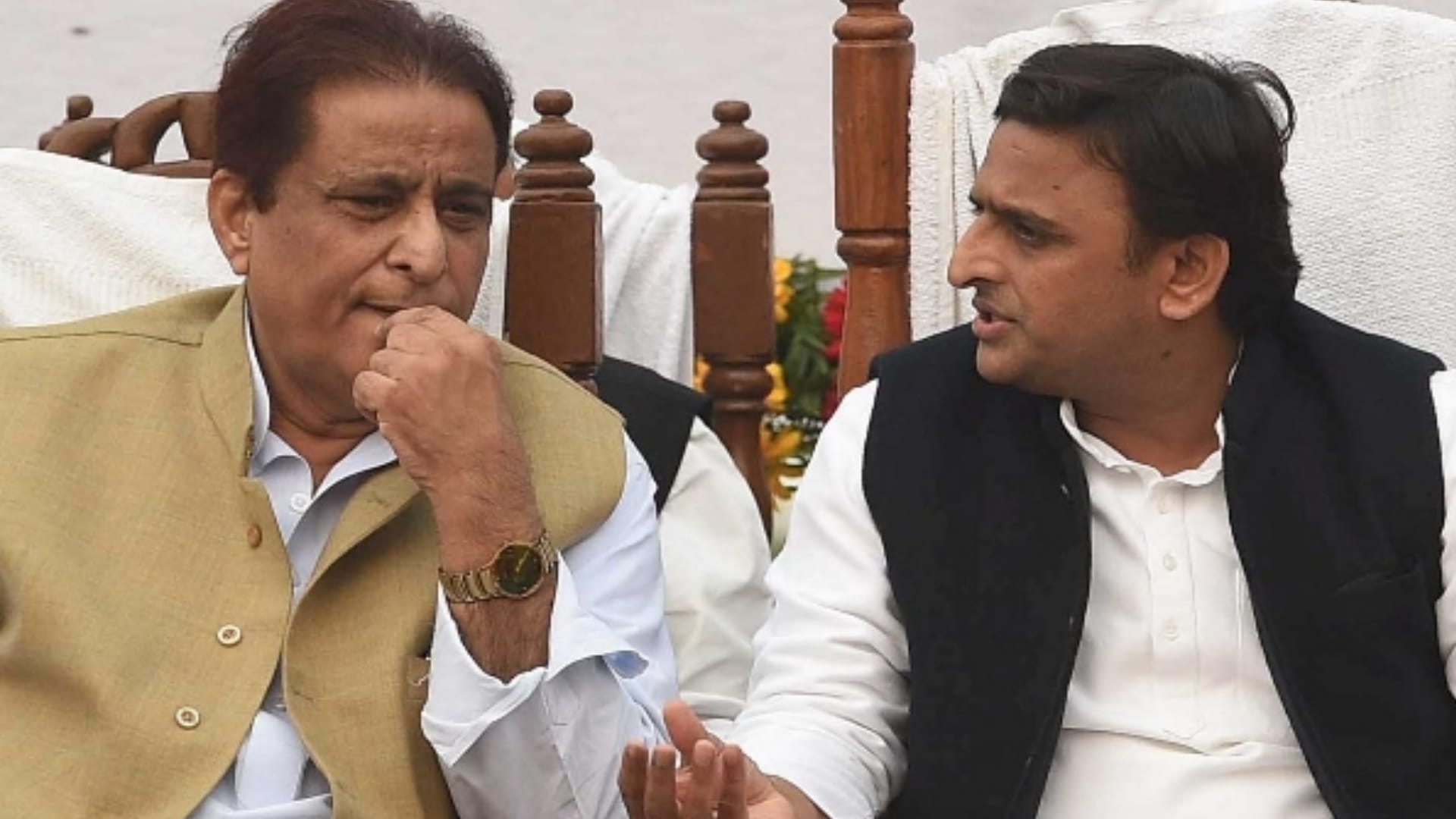 Azam Khan became an important character on the political stage distance between Azam Khan and Samajwadi Party is increasing