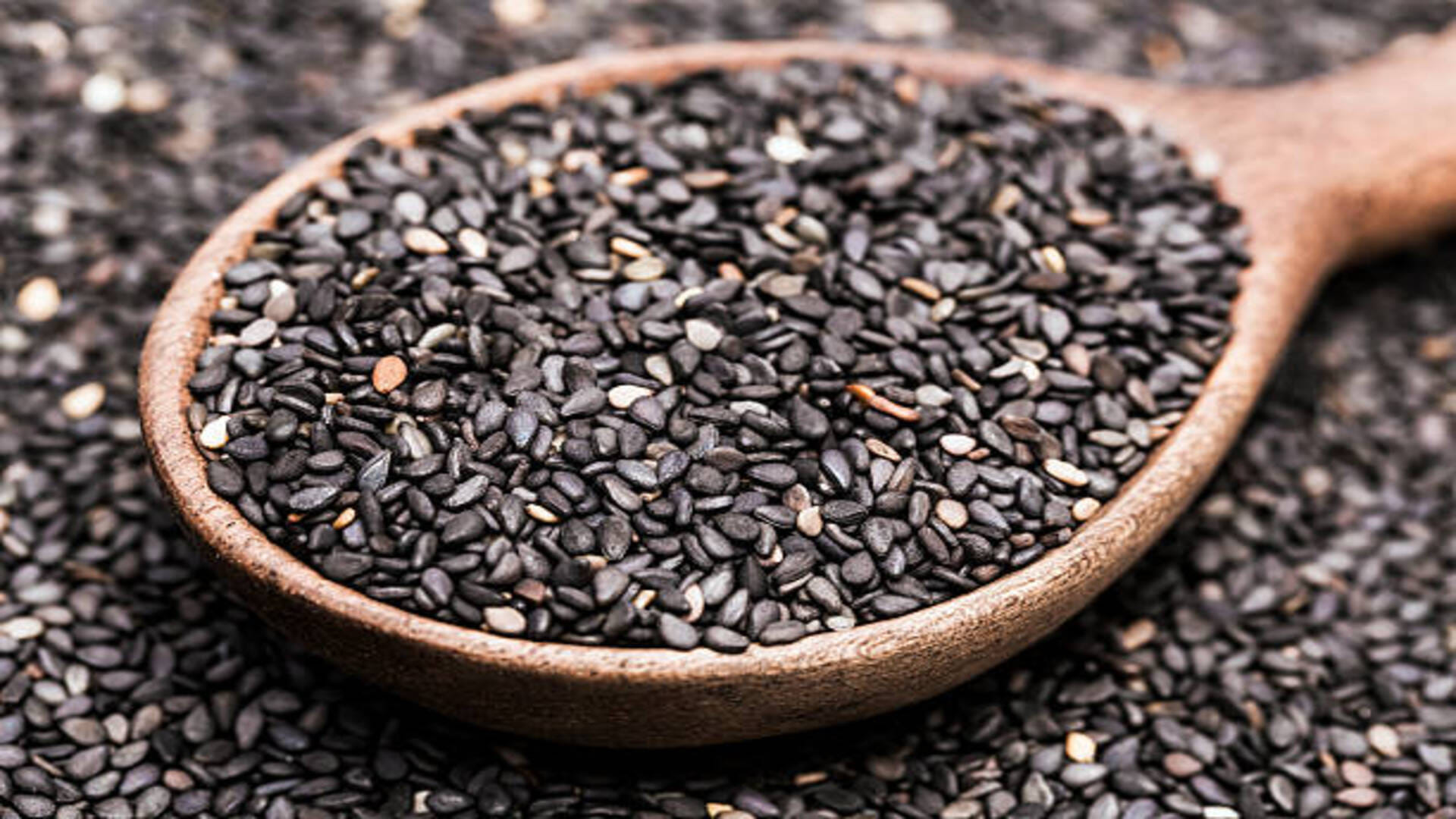 Kale Til Ke Upay Astrology These Measures of Black Sesame Will Change Your Luck in Hindi