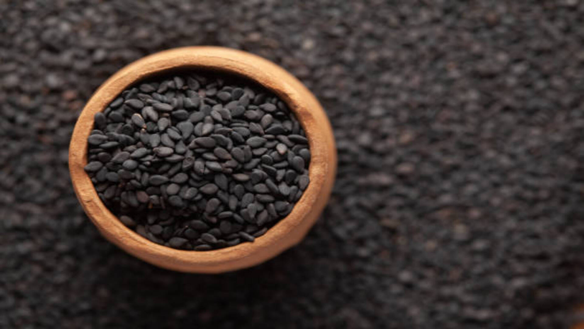 Kale Til Ke Upay Astrology These Measures of Black Sesame Will Change Your Luck in Hindi