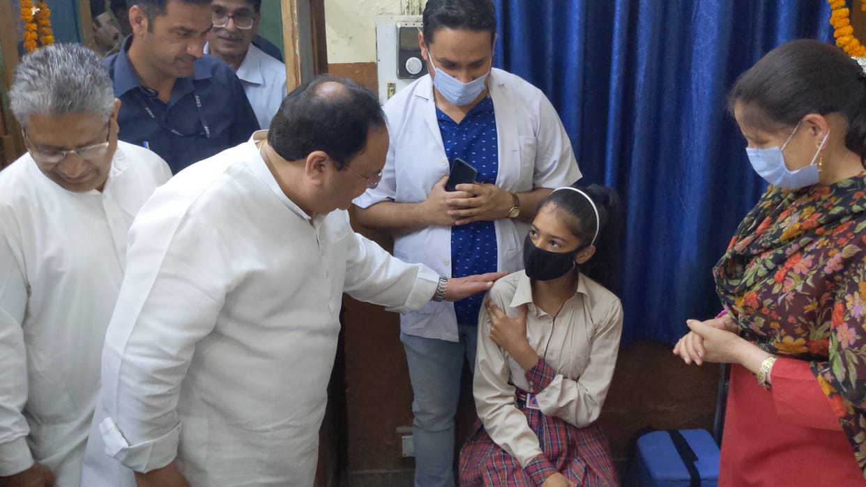 bjp national president jp nadda  came to bilaspur hospital and  check vaccination  abhiyaan