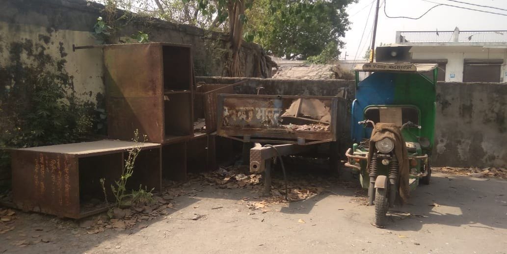 Vehicles and dustbins worth crores of rupees became garbage