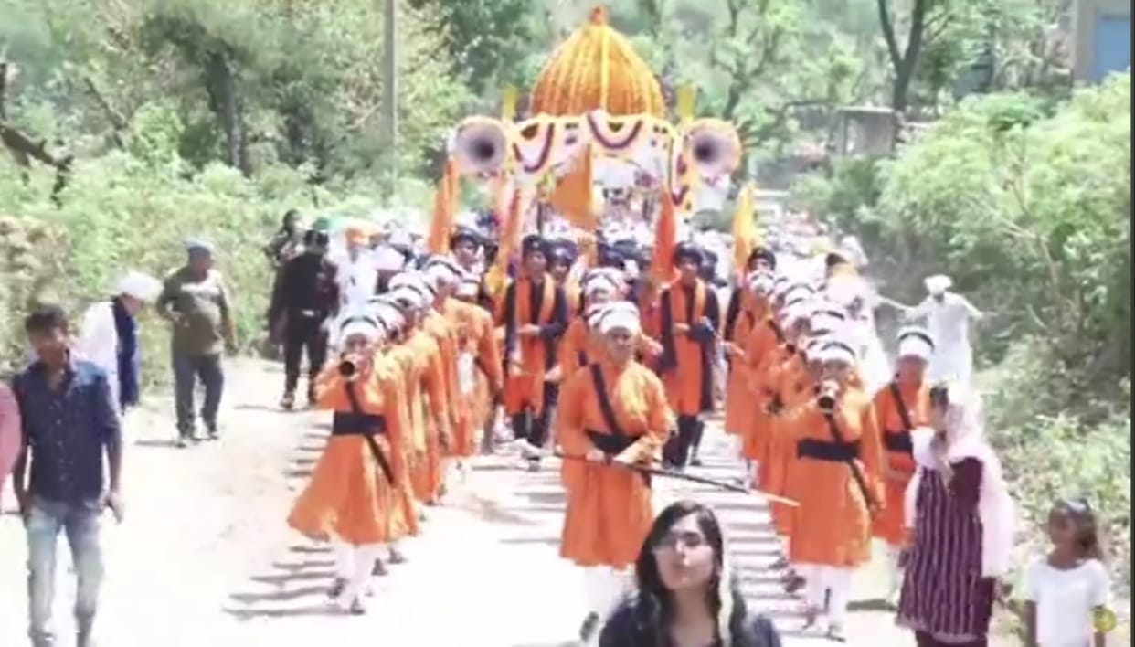 kalgidhar trust orgainsed nagar kirtan in badushaib rajgargh sirmaur on event of baisakhi
