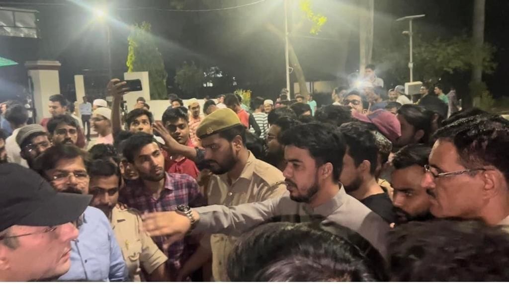 Aligarh : AMU : uproar for cooler in dining hall