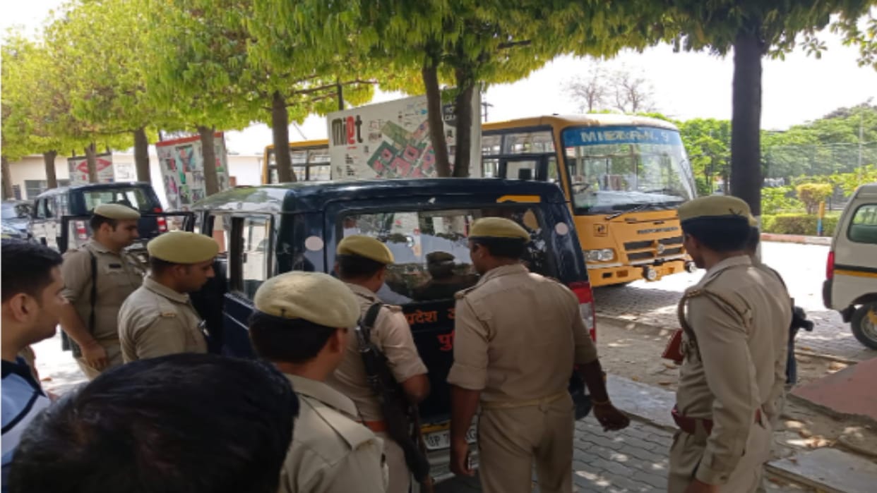 Meerut: Clashes between two groups of students at MIT College Meerut, attack with knife, one died