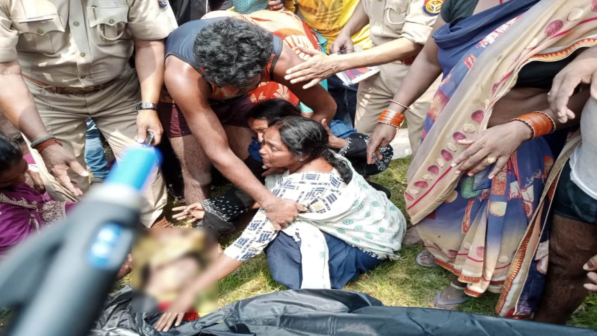 Boat capsizes in Gandak river at Kushinagar