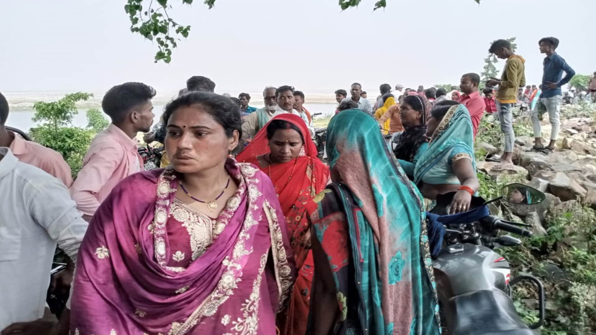 Boat capsizes in Gandak river at Kushinagar