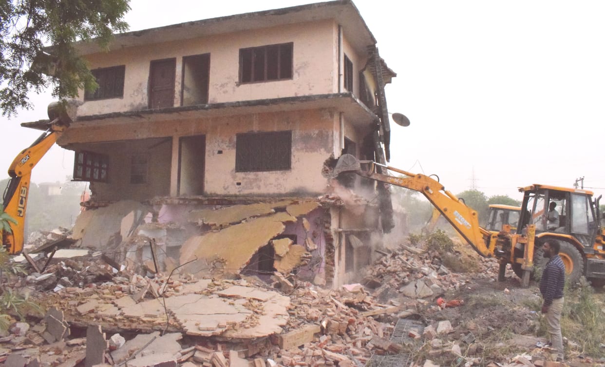 5 houses coming between Eastern Corridor were demolished, villagers lying on the track