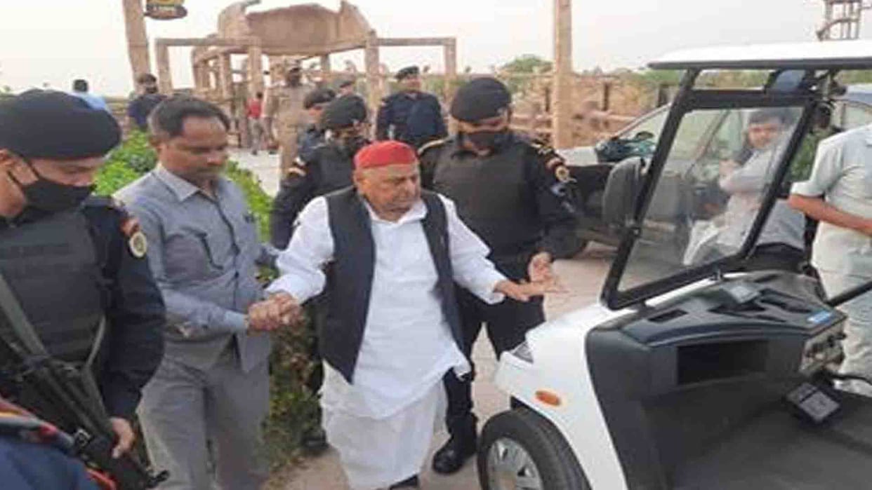 Mulayam Singh Yadav reached Lion Safari etawah