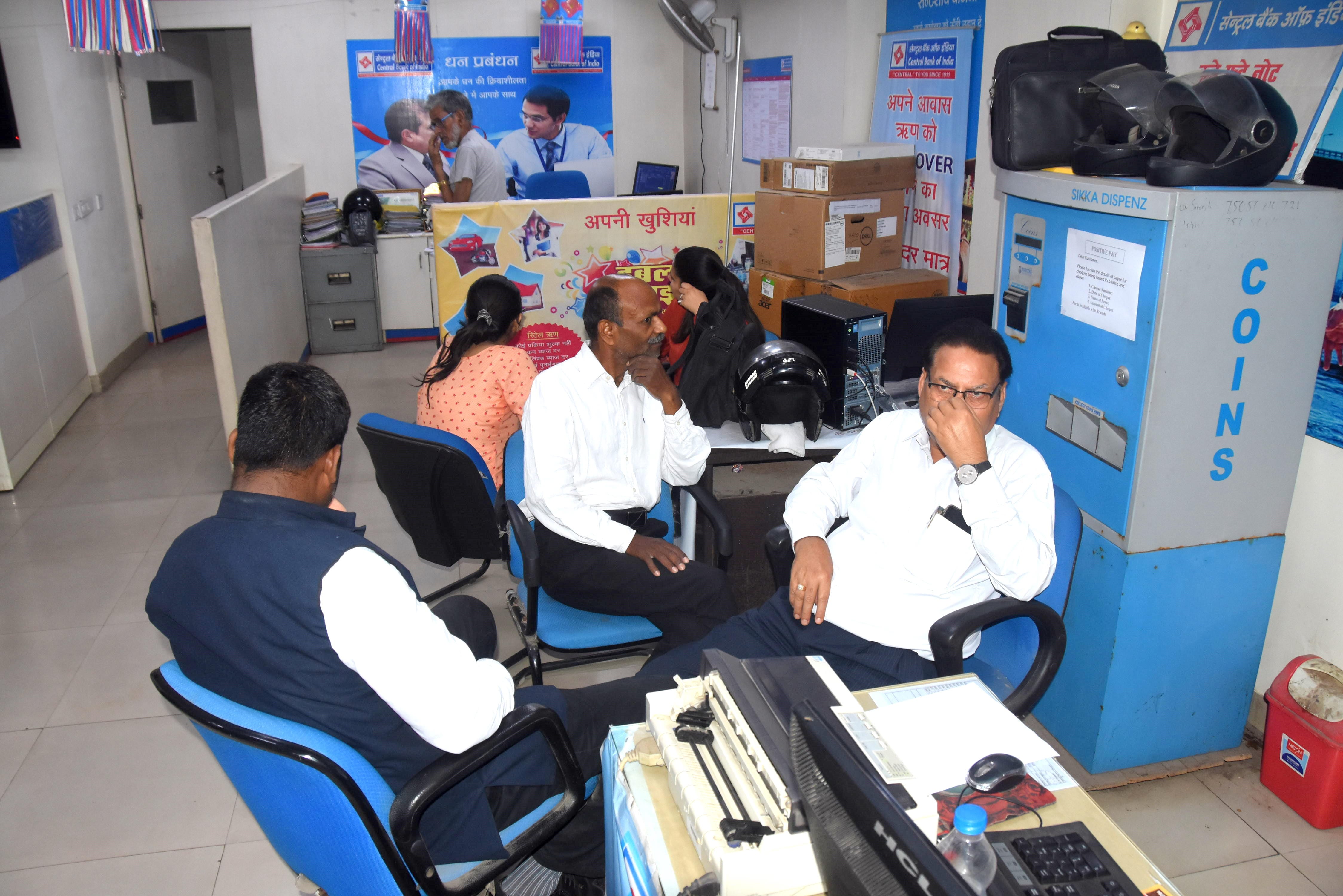 Case of theft from 11 lockers of Central Bank of India, police investigation will be the basis of relief for the victims