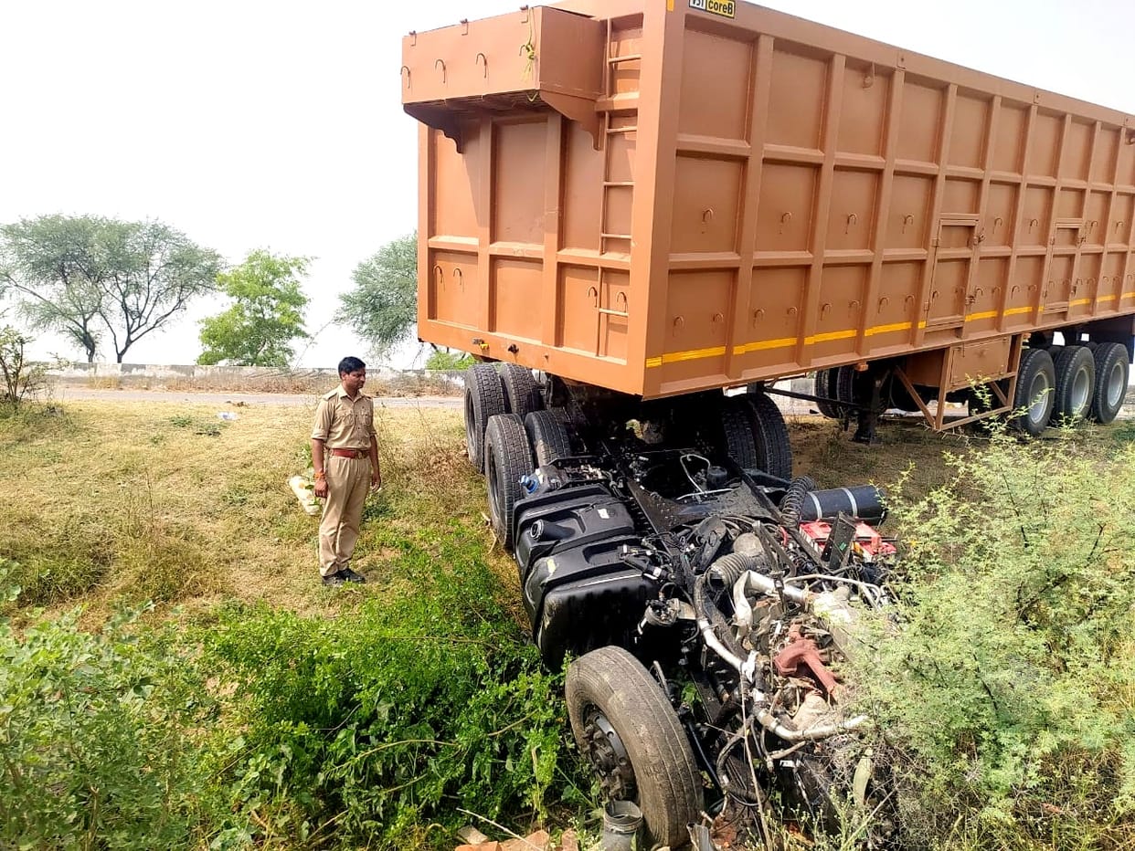 Dumper collides with dumper standing in Jalaun