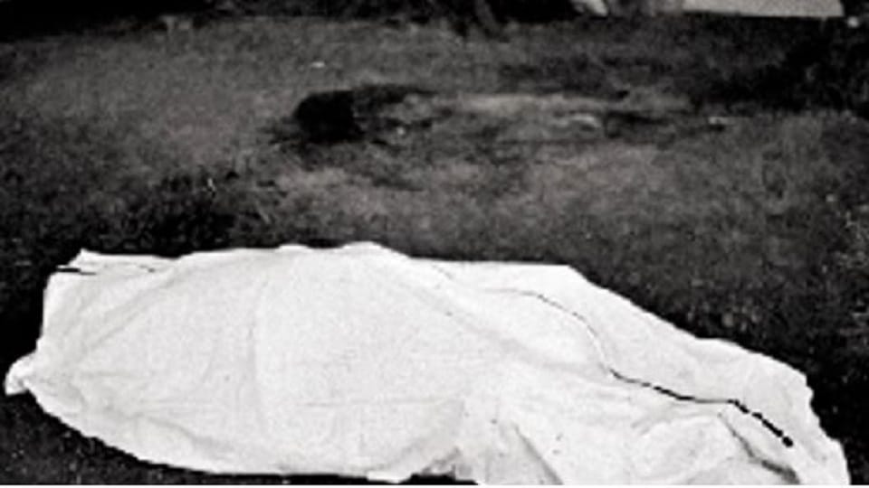Young Girl dead body found tied with stone in river Kasganj crime news