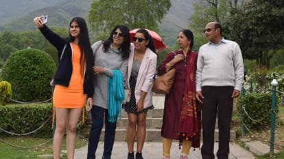 Jammu Kashmir Women participation increased in online space now 43 percent using internet
