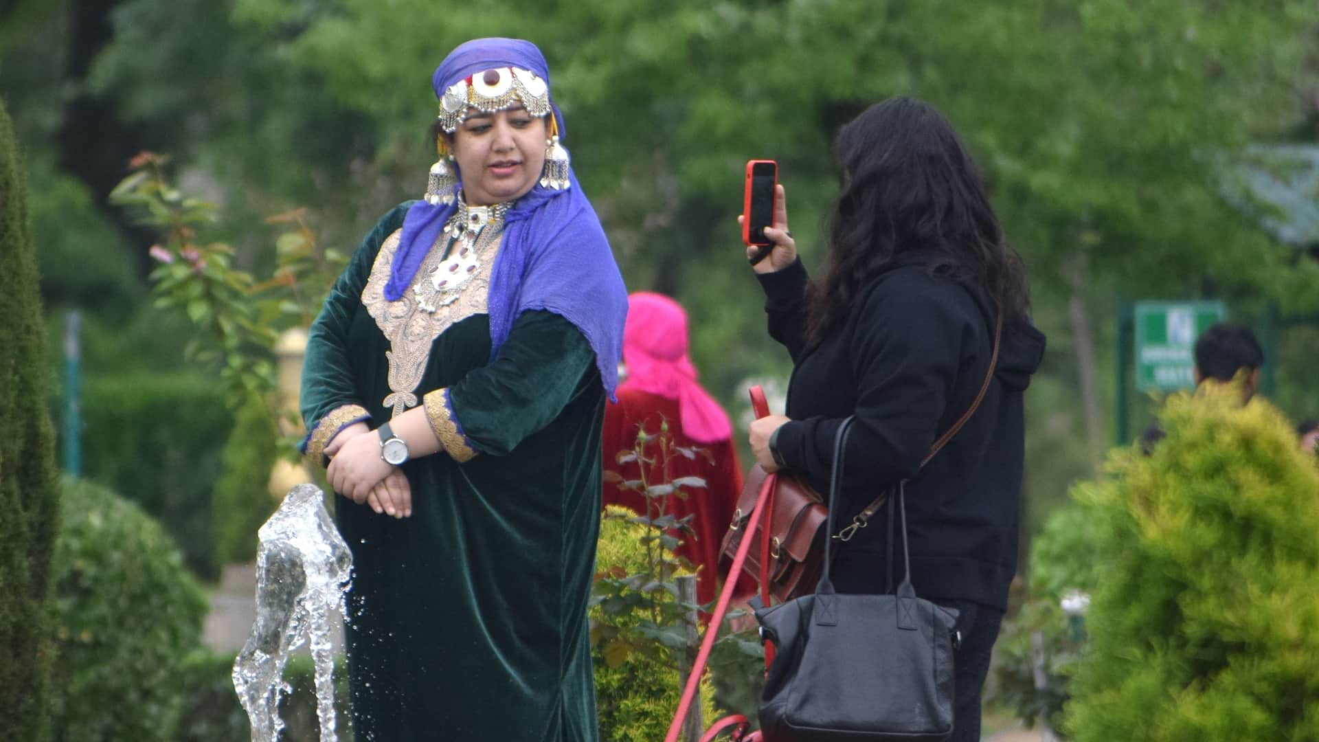 kashmir tourists photos More than 80 Lakh Tourists arrived in Kashmir this years all old records broken