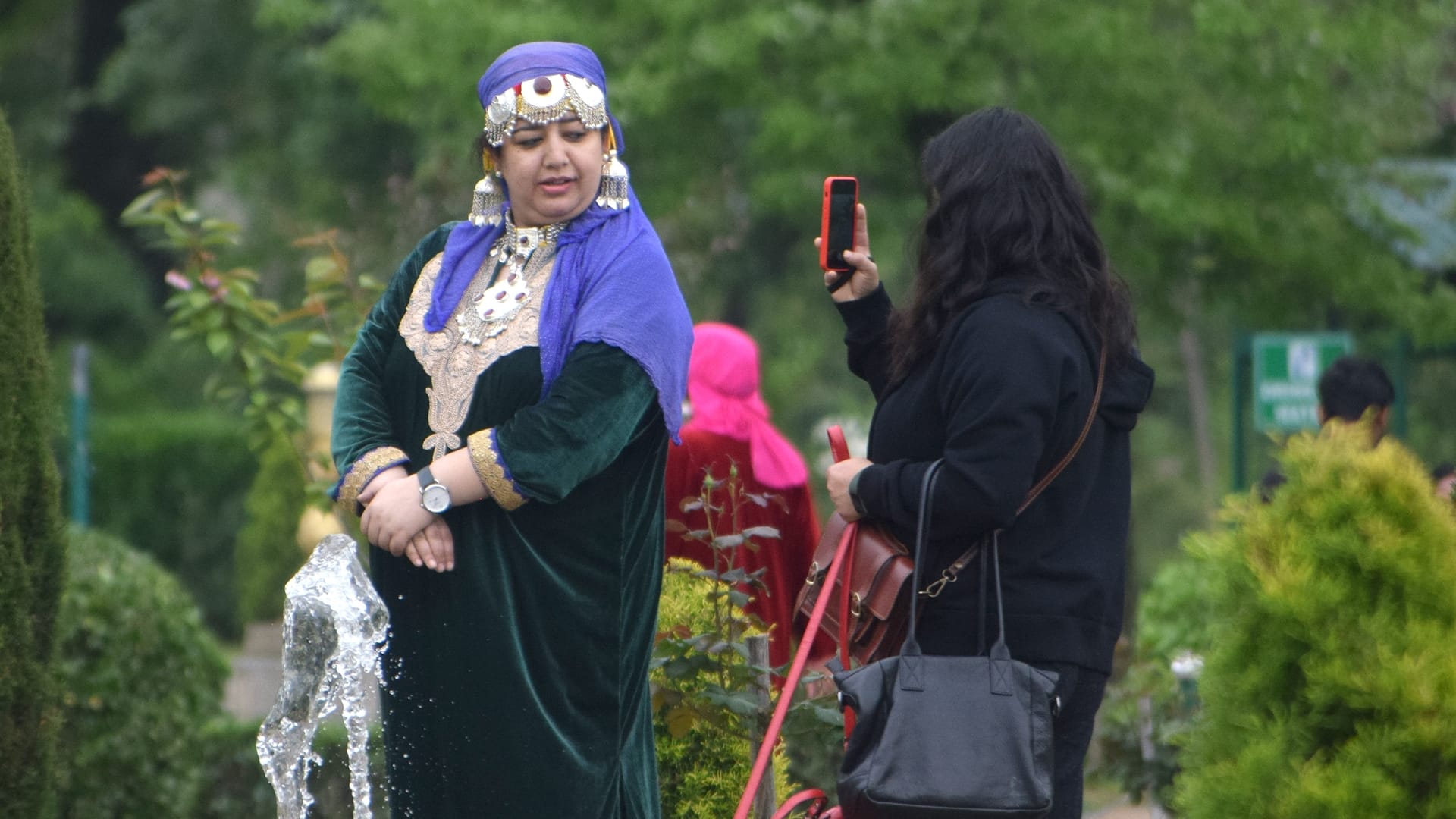 kashmir tourists photos More than 80 Lakh Tourists arrived in Kashmir this years all old records broken