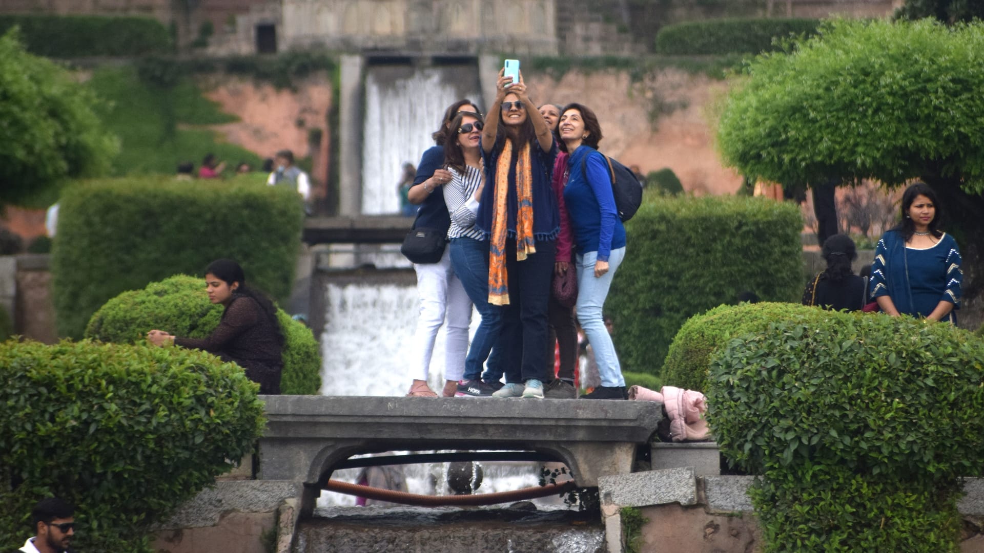 kashmir tourists photos More than 80 Lakh Tourists arrived in Kashmir this years all old records broken