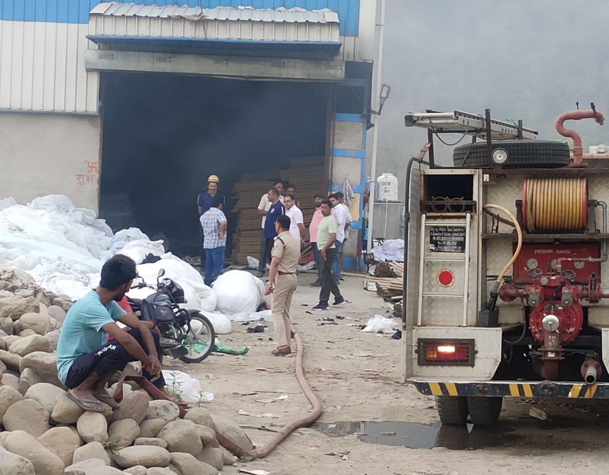 Fire in paper factory, goods worth lakhs burnt