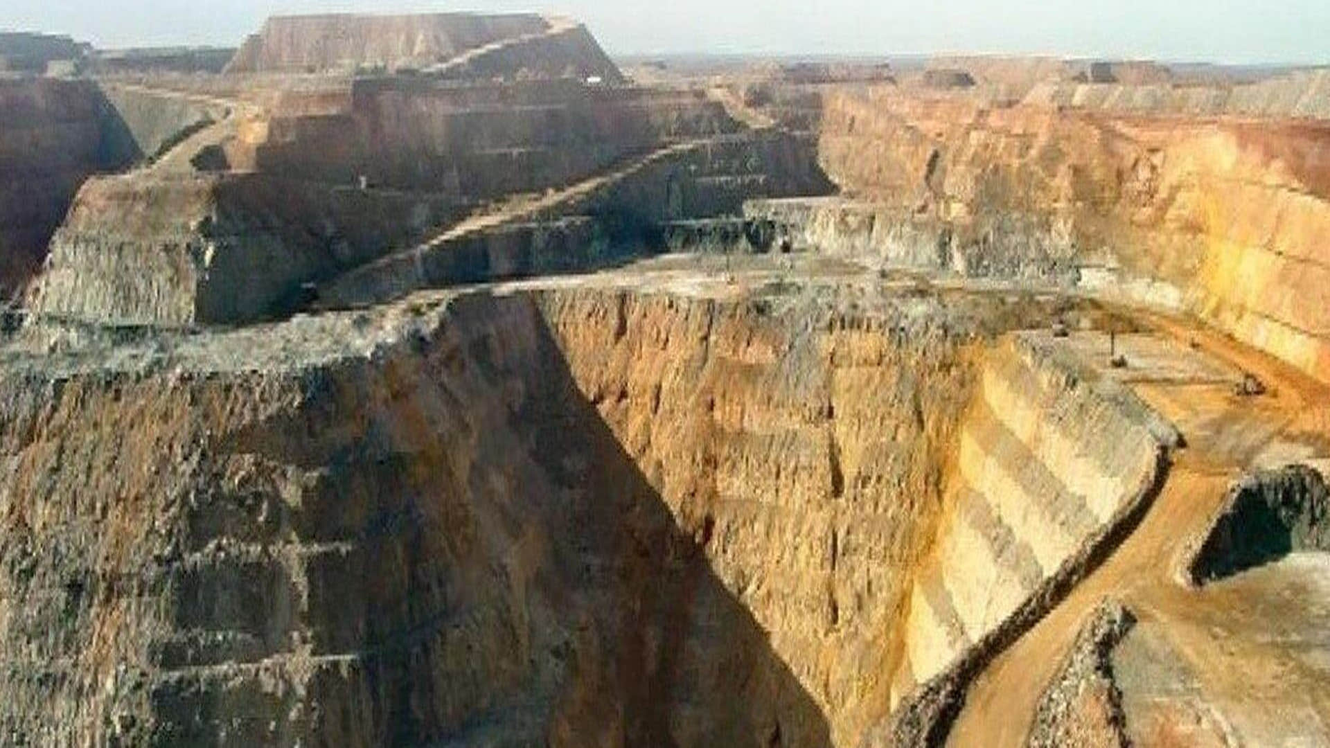 kgf chapter 2 movie on kolar gold fields Karnataka know about the story of the film in Hindi