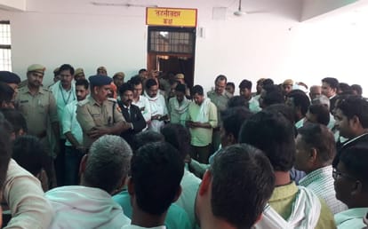 lekhpals beaten up Advocate who who went to defend sister in lalganj tehsil azamgarh heavy uproar