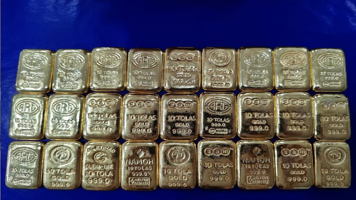 Gold worth one crore 68 lakh seized at Lucknow airport