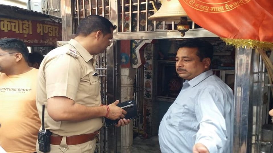 lord ganesha idol stolen from Shiv temple in mainpuri crima news