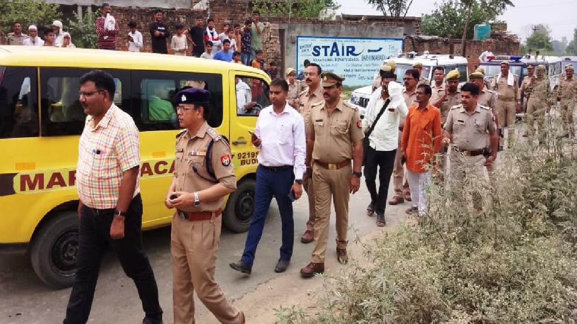 Muzaffarnagar News: Officers have attached illegal land of former village head by bulldozer see photos