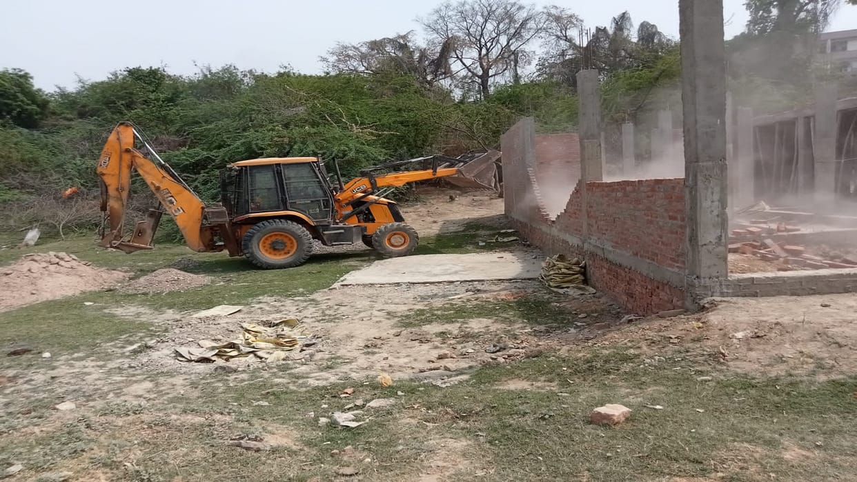PDA took action: Bulldozer went behind CDA pension office, vacated land worth crores