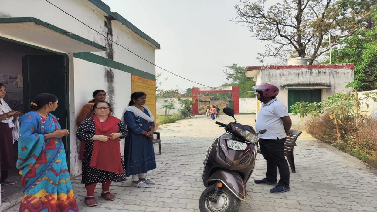 Prayagraj: When BSA arrived on Scooty to inspect the school, many teachers were absent