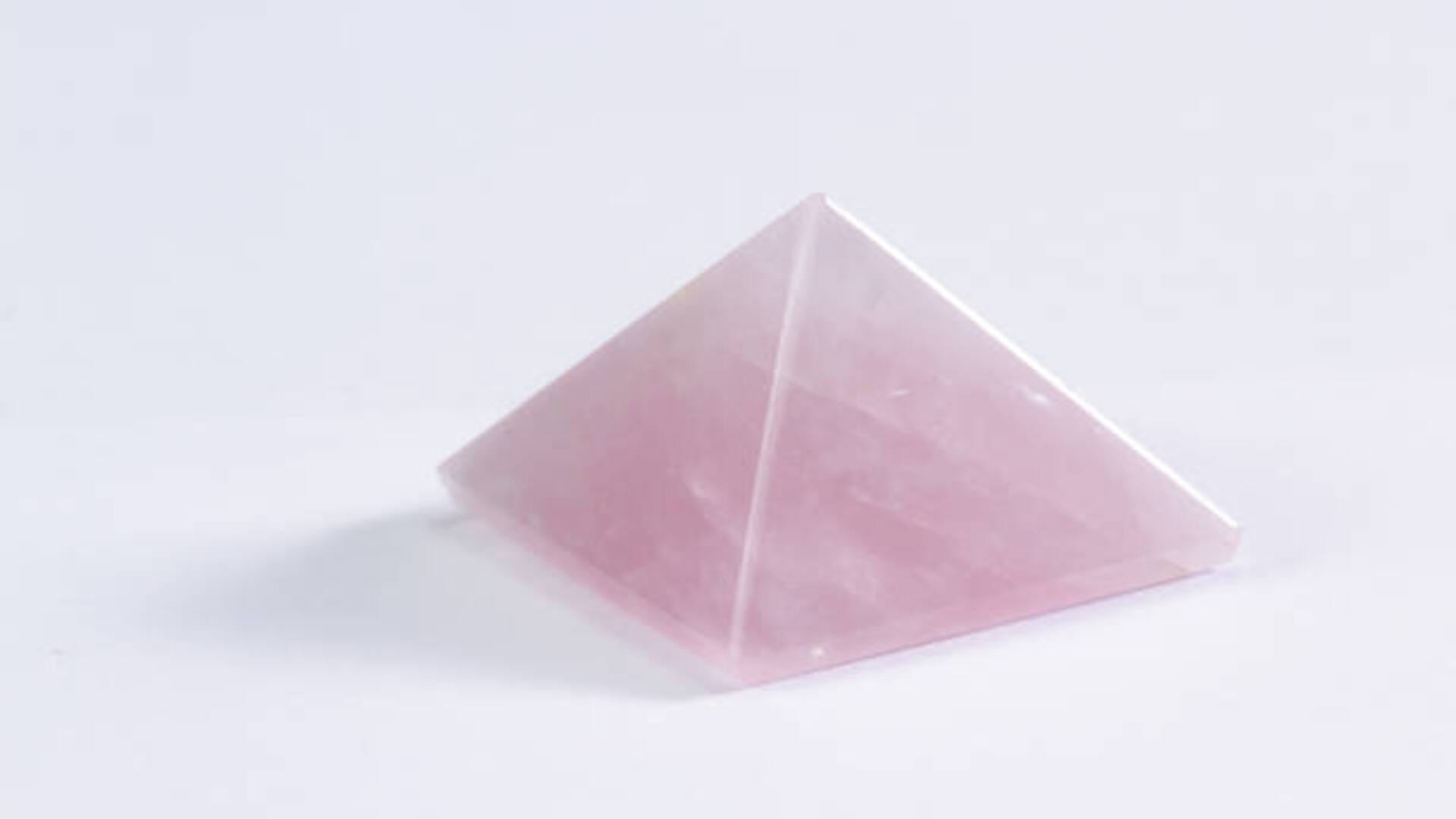 According to Vastu Keeping Pyramids in the House Has Many Benefits Know Its Right Direction