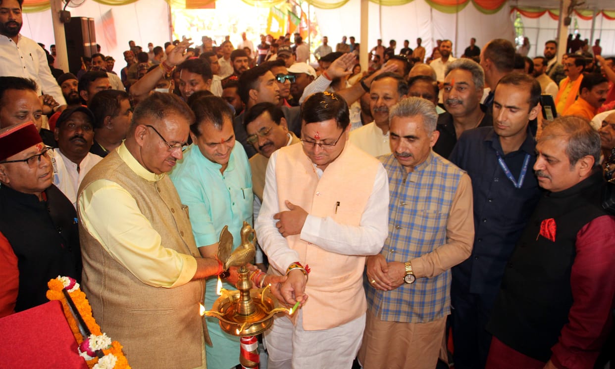 Government working on the motto of resolution without option: CM