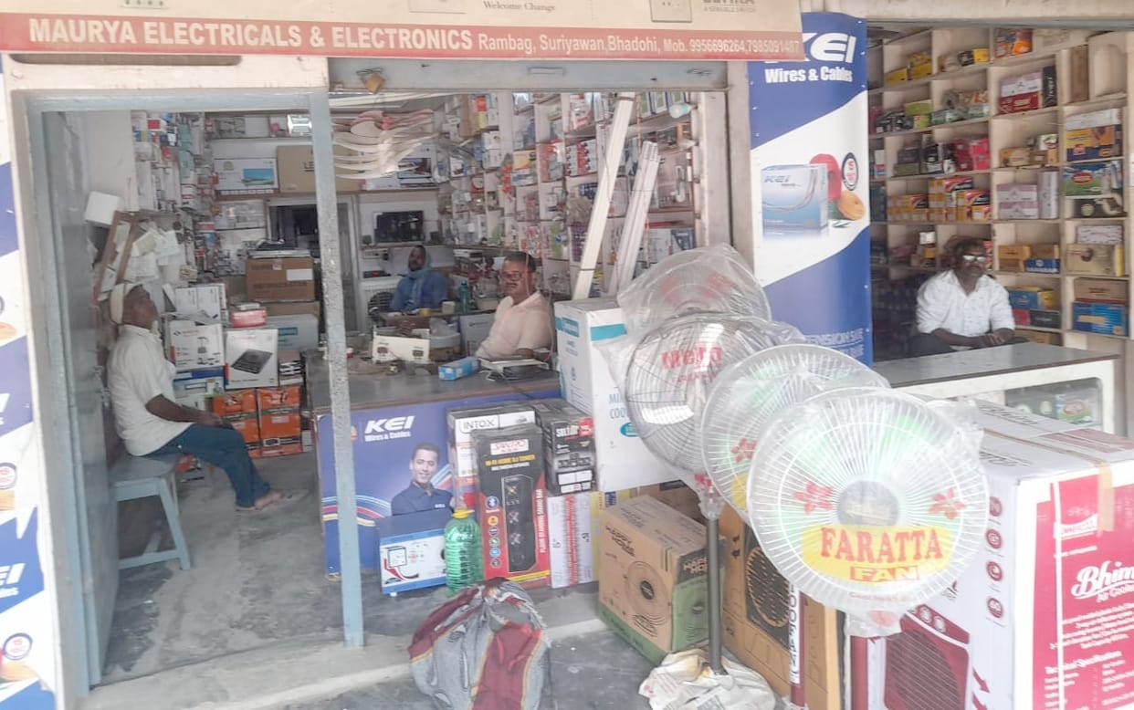 Electronic market cool even in scorching heat